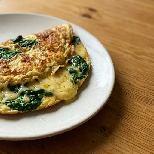 Omlete ar spinātiem un sieru